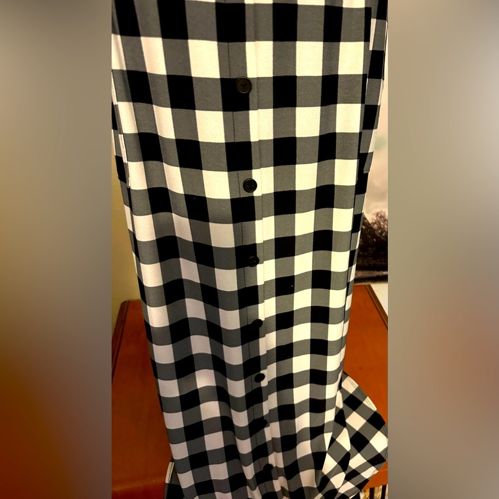 EUC Cest.1946 skirt size 18/20W in a black & white checkered pattern & pockets